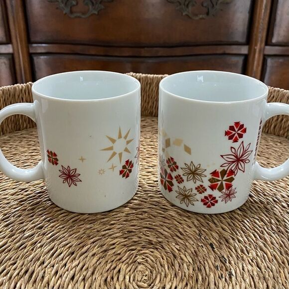 Pair of Starbucks holiday mugs - Picture 1 of 3